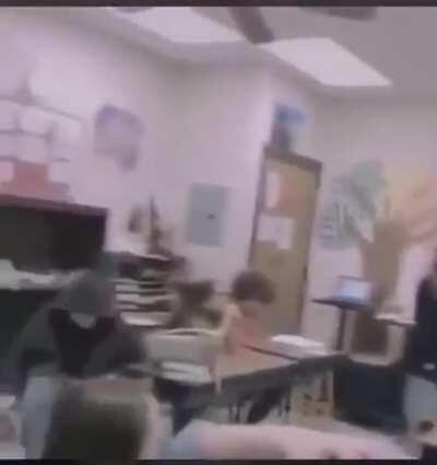 Ontem prometi que iria postar outro meme com humor negro, não tomei ban entt ta tudo certo 👍