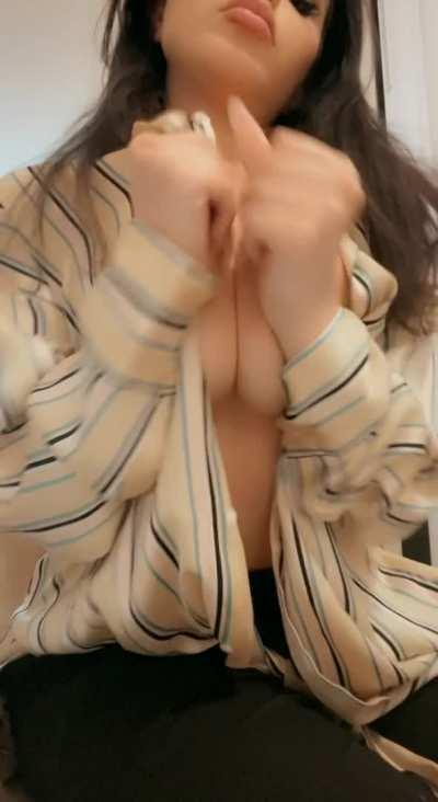 These natural DDD’s on my tiny frame make the best toys 💋