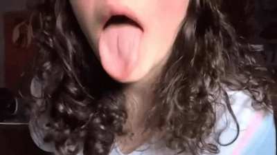 Her mouth movements drive me nuts (Asmrmpits)