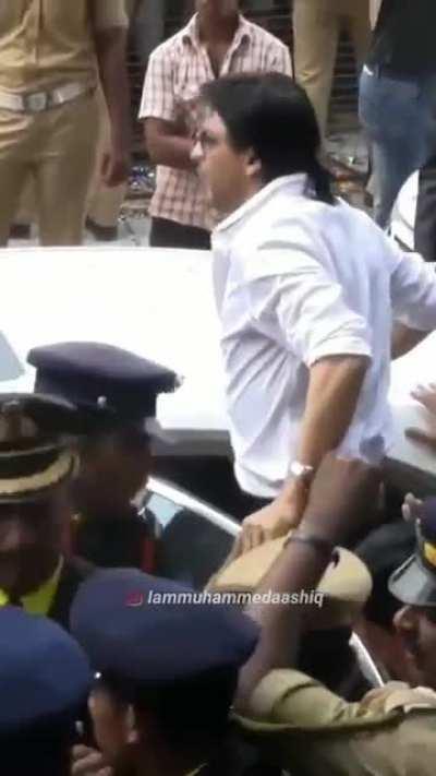 Shahrukh Khan in Kerala. This is wild 🔥