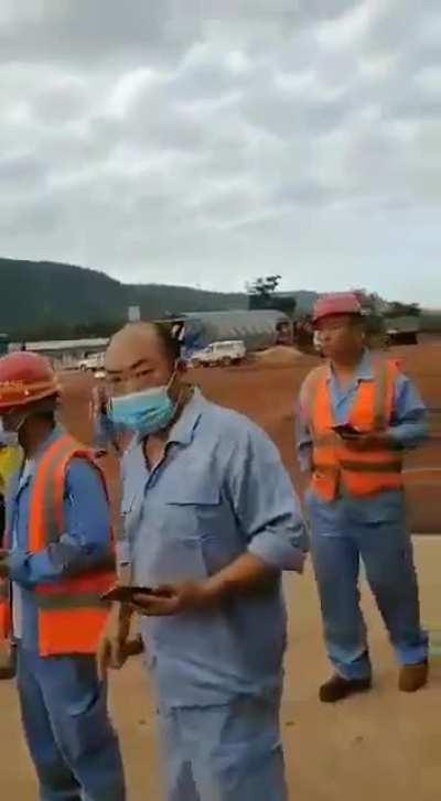 真给我弄笑了，小黄人领导还能被下属揍了，黄皮行