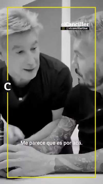 Tinelli reaccionando a la historia del desodorante