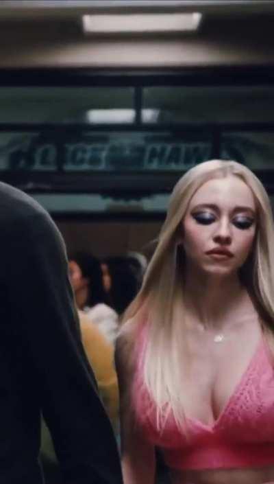 Sydney in Euphoria S02E07 (2022)