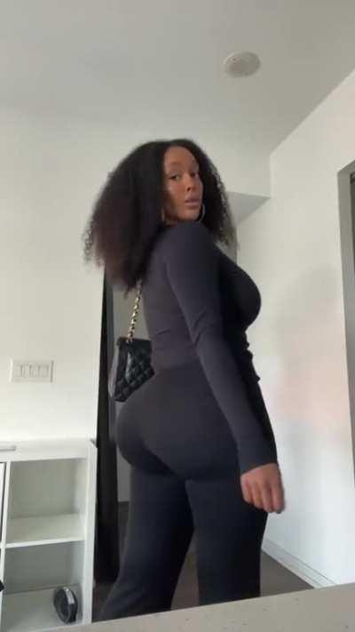 all black everything 👸🏾🖤