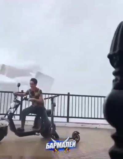 There is so much happening in this 3-second gif