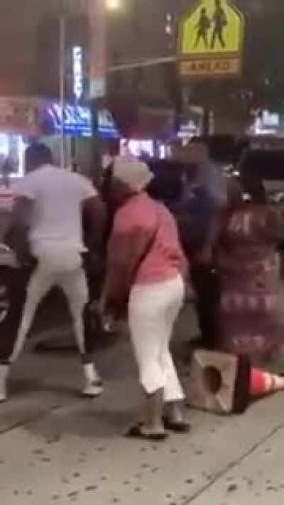 Guy fights cops in New York over a parking violation