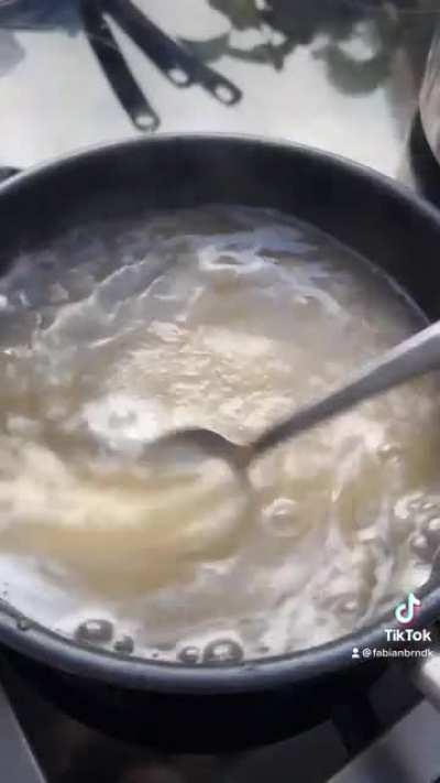 I filmed the whole process of making Tonkotsu Ramen
