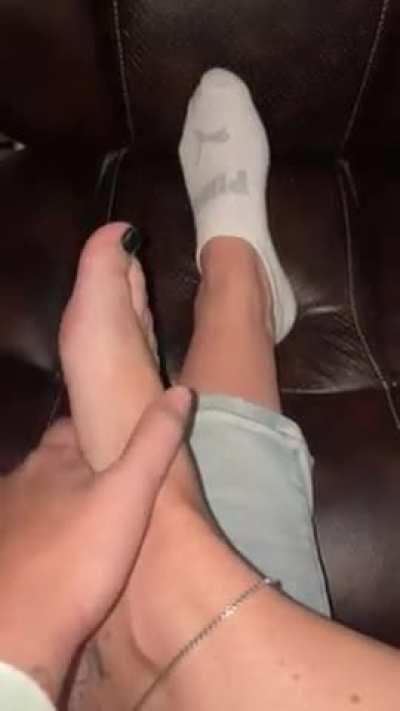 Do you like watching me take my socks off?🥵😈