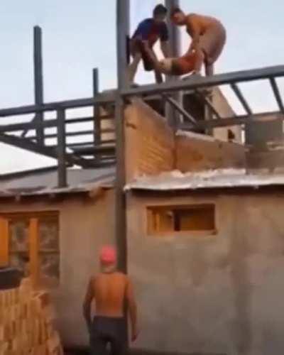 80lb bag of cement off the ropes vs 100lb dude