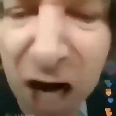 *10 segundos de silencio en la cena familia*. mi abuelo: