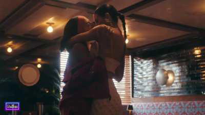 Gina Vitori (31) & Natalee Linez (23) - 