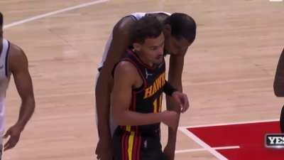 [HIGHLIGHT] Kevin Durant displays a very interesting and sensual marking technique against Trae Young