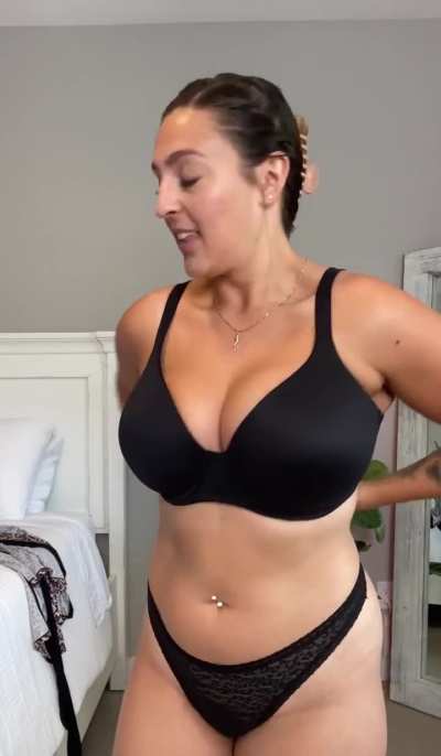 These girls and their tits🥵