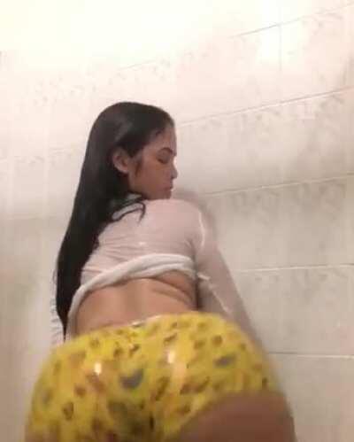 Shower Twerk 🙈