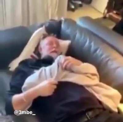 So um lança chamas no pai, um dia normal