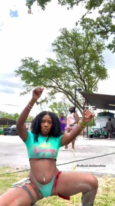 Big Ride 💪🏾 (@official.deefinewhine)