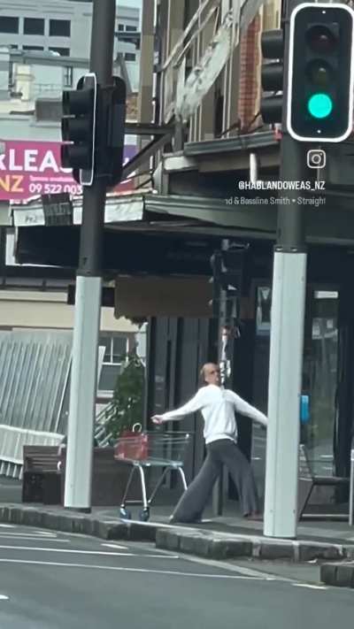 She's seeing the signs 🔝⛔️