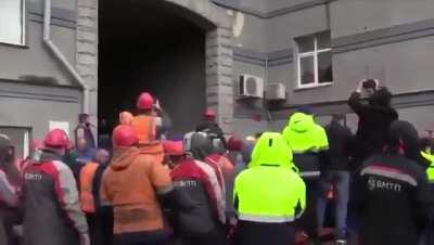 Russia's FESCO new president getting a warm welcome from the employees after they heard him calling the workers 