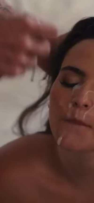 Ariana Van Facial Latina Cum Sharing
