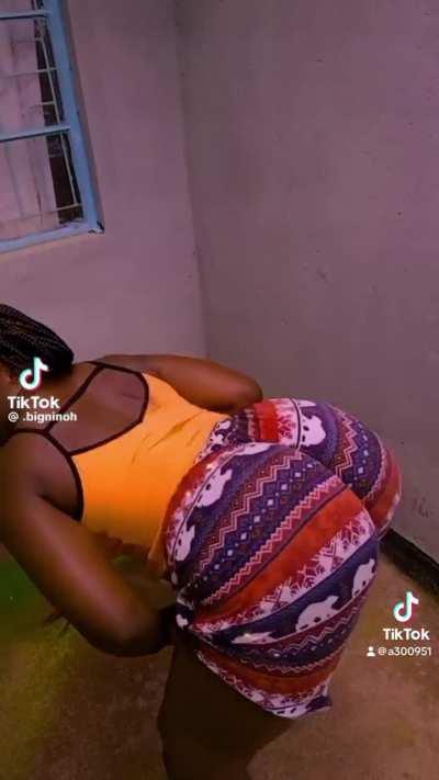 Bubble butt twerking