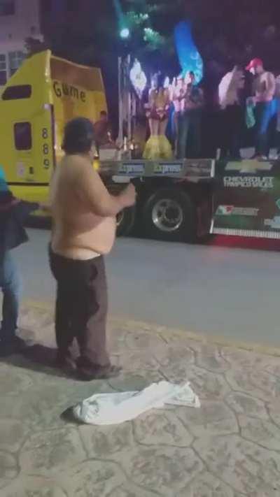 Echele compadre que ningun mamey lo haga menos...