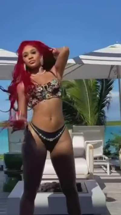 Saweetie thick af