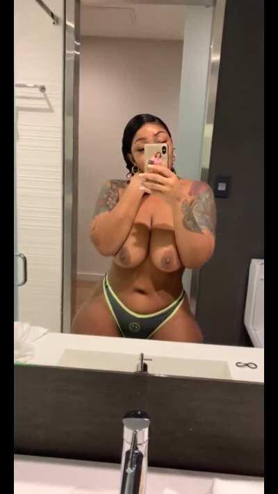 Kandy her photos and more Videos! Link in Comments