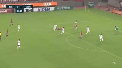 Everaldo’s phenomenal bicycle kick earned Kashima Antlers a point against Cerezo Osaka