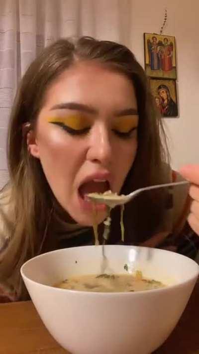 Ciorbă de cârnați