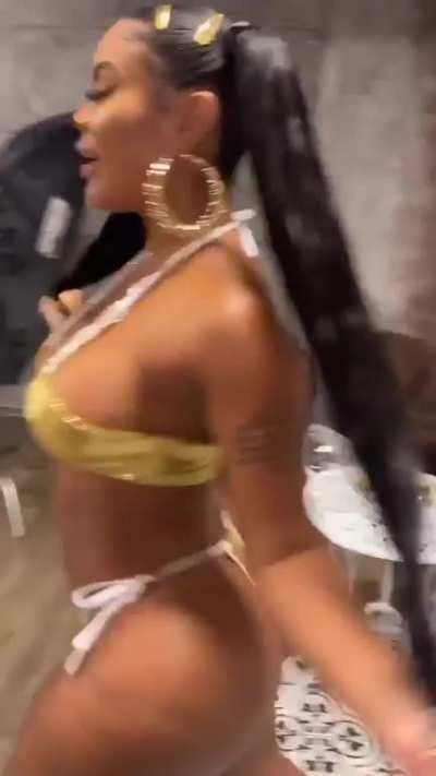 Chinese Kitty photo shoot