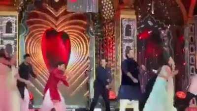 Salman Khan was the background dancer during dance performance of Ambanis