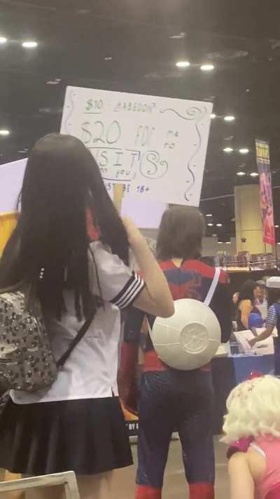 MegaCon Orlando, will step on you for $5