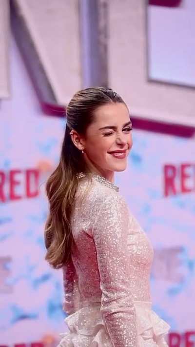 Beautiful Kiernan Shipka