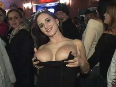 Mardi Gras flashing in party - GGW