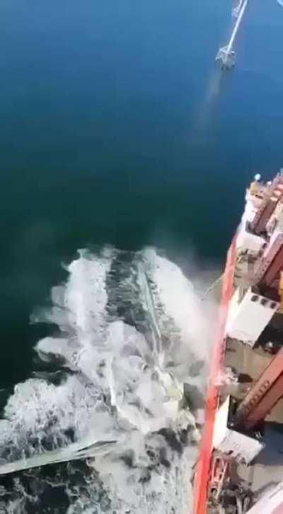 Offshore wind turbine hub and blades, 126 tonnes, dropped into the water on 21/10/2021.