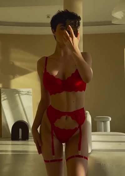 Solomia | Red hotness