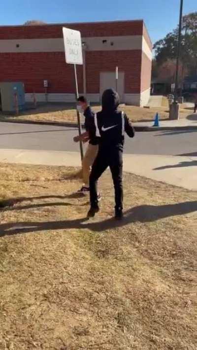 good fight got a cop to pull them away