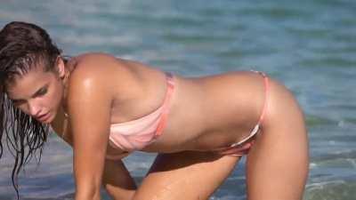 Amazing Body + SPORTS ILLUSTRATED SWIMSUIT