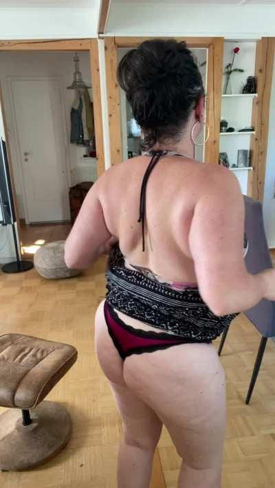 Who here actually like mom buds?