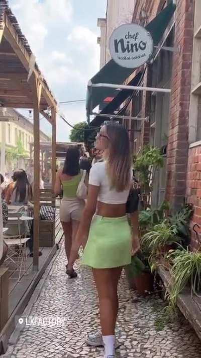 Strolling through the city - Instagram Story June 4, 2023