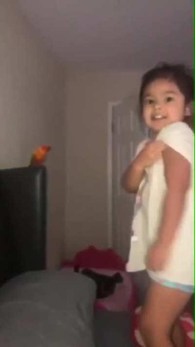 Queenie Quinn and Valor attacking the enemy Straggtarina 😍