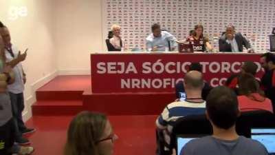 Journalist falls for porn noise prank during Filipe Luis’ Flamengo press conference.