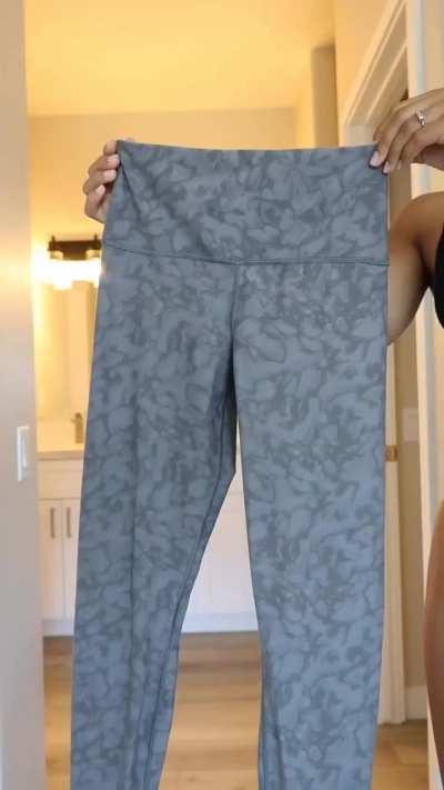 Victoria Esteves (@curlswithv)