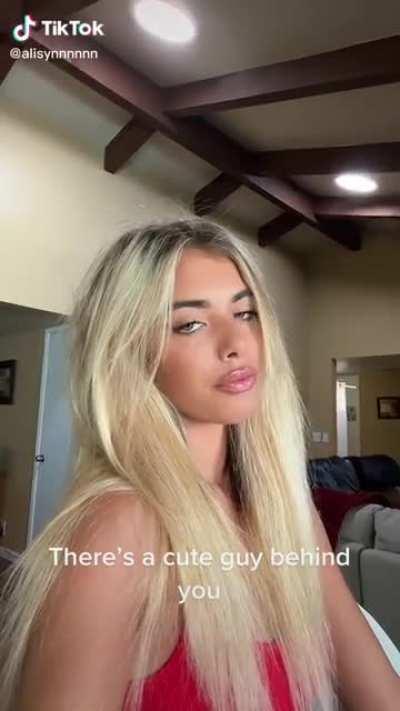 GORGEOUS Blonde👸🏼Queen LOVES🍫