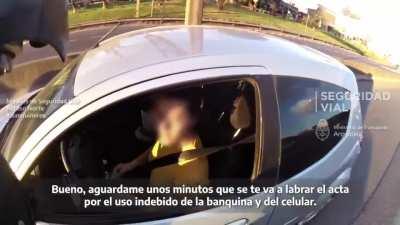 Banquinera circulaba mandando mensajes de WhatsApp y se fue sin firmar: 