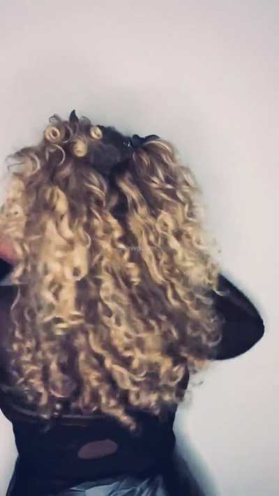 Halloween Hairplay: My curls got bewitched tonight 🧙‍♀️🎃👻