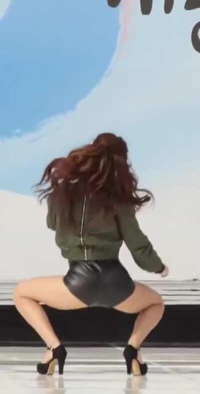 Sojin Booty Drop 1 GIF by daebakking