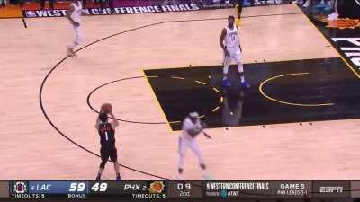 [Highlight] Devin Booker beats the 1st half buzzer with a three