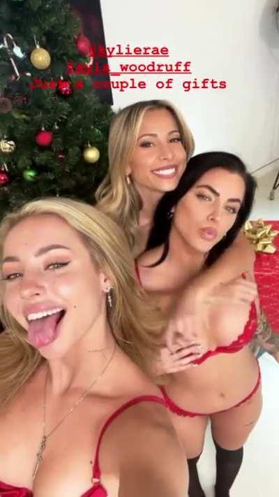 Cumshot all three at the same time 🤪