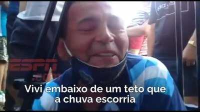 Esse relato emocionante de um torcedor argentino fã do Maradona mostra que o futebol é feito por pessoas, para pessoas.